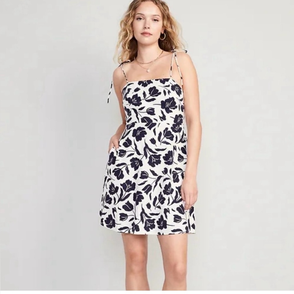 Old Navy White and Navy Floral Dress